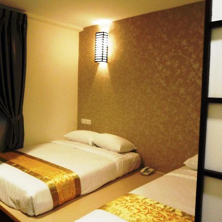 Eight Days Boutique Hotel - Mount Austin Джохор Бахру Екстериор снимка