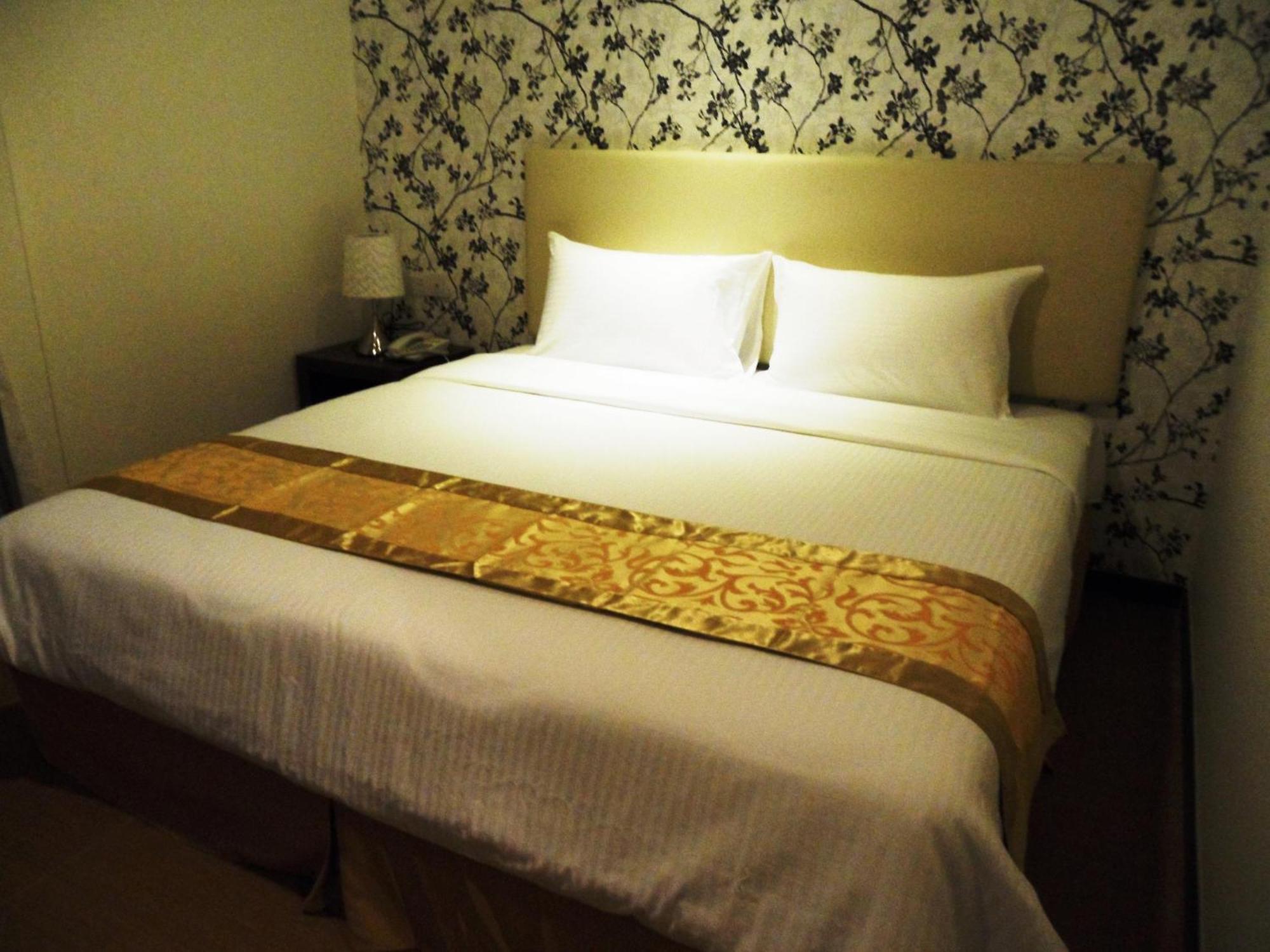 Eight Days Boutique Hotel - Mount Austin Джохор Бахру Екстериор снимка