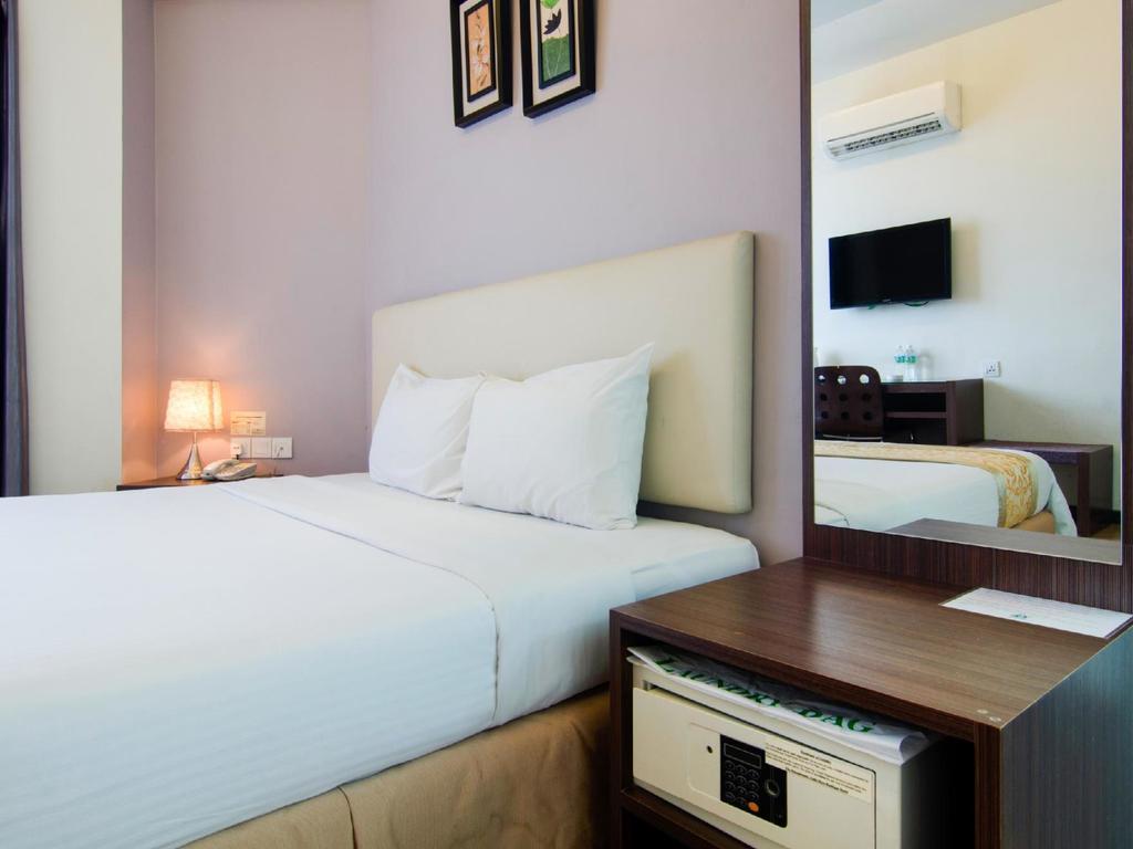 Eight Days Boutique Hotel - Mount Austin Джохор Бахру Екстериор снимка