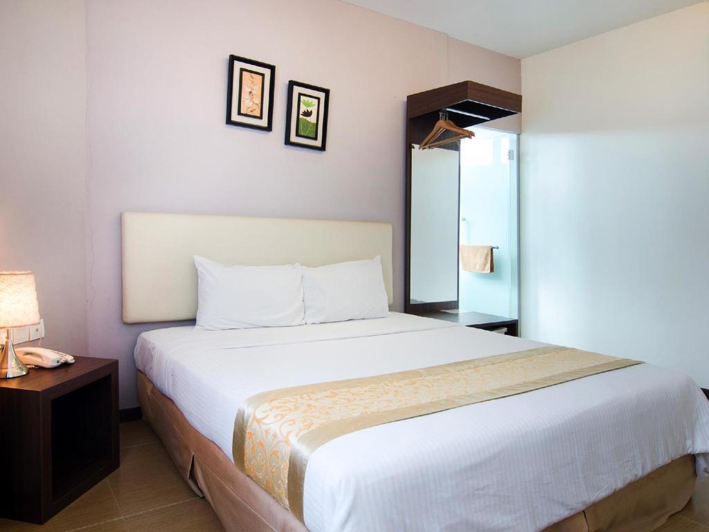 Eight Days Boutique Hotel - Mount Austin Джохор Бахру Екстериор снимка