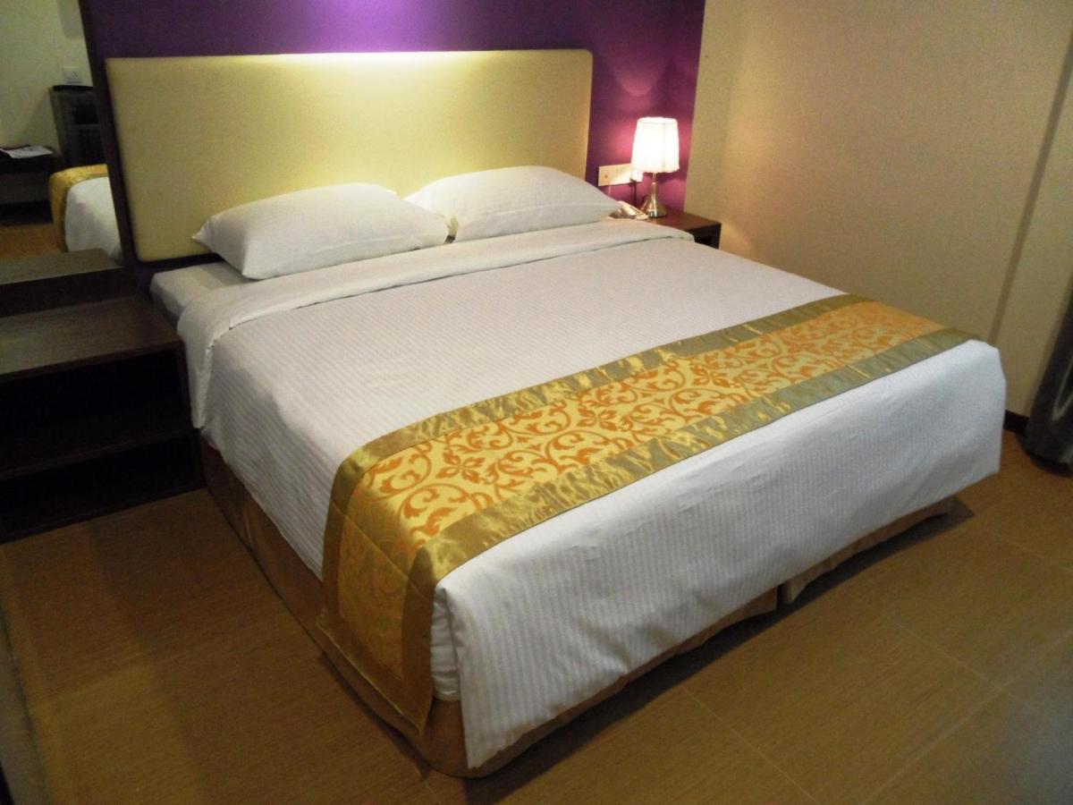 Eight Days Boutique Hotel - Mount Austin Джохор Бахру Екстериор снимка