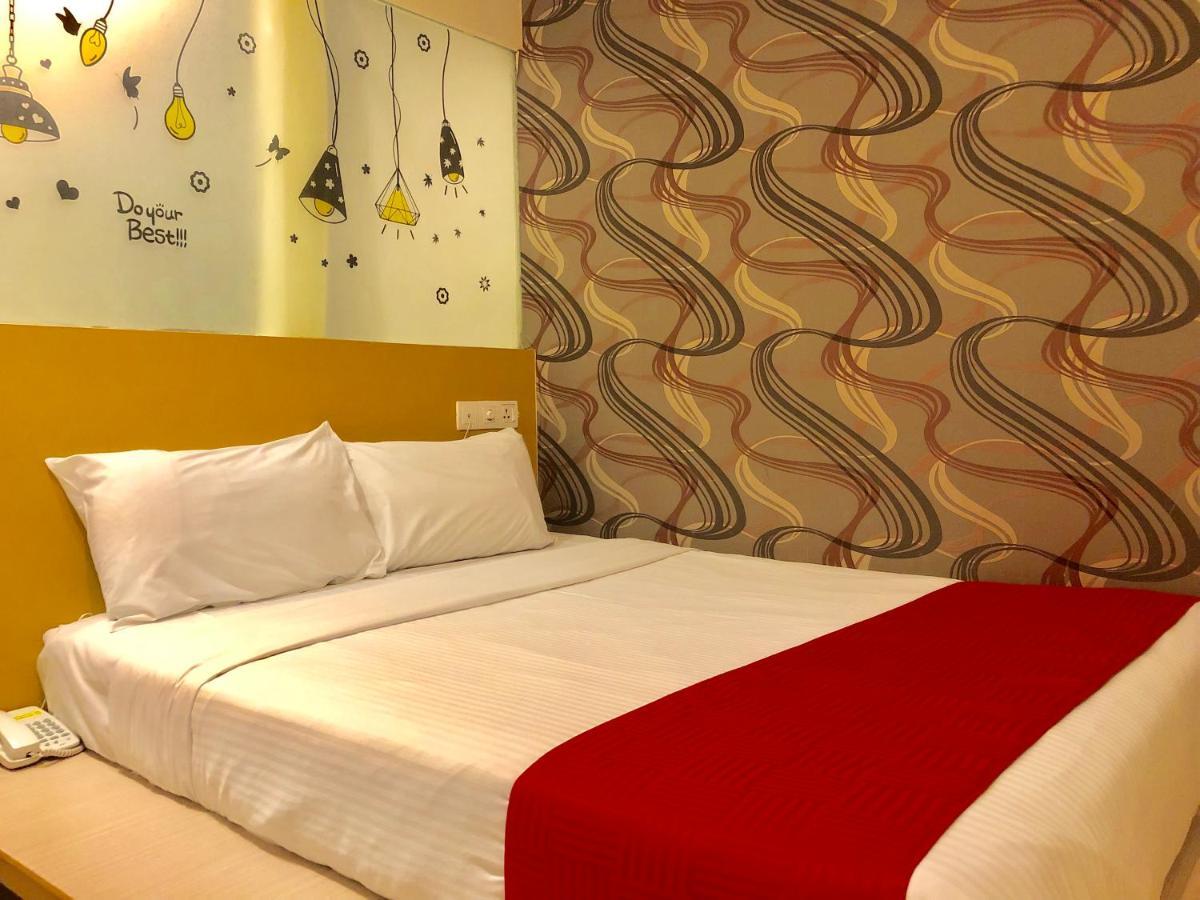 Eight Days Boutique Hotel - Mount Austin Джохор Бахру Екстериор снимка